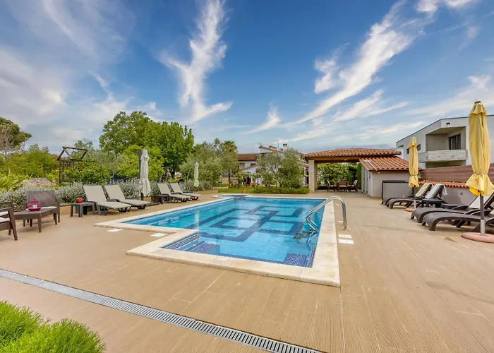 Brioni Colors Πανσιόν 3*